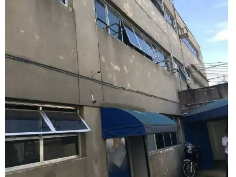 Comercial em leilão