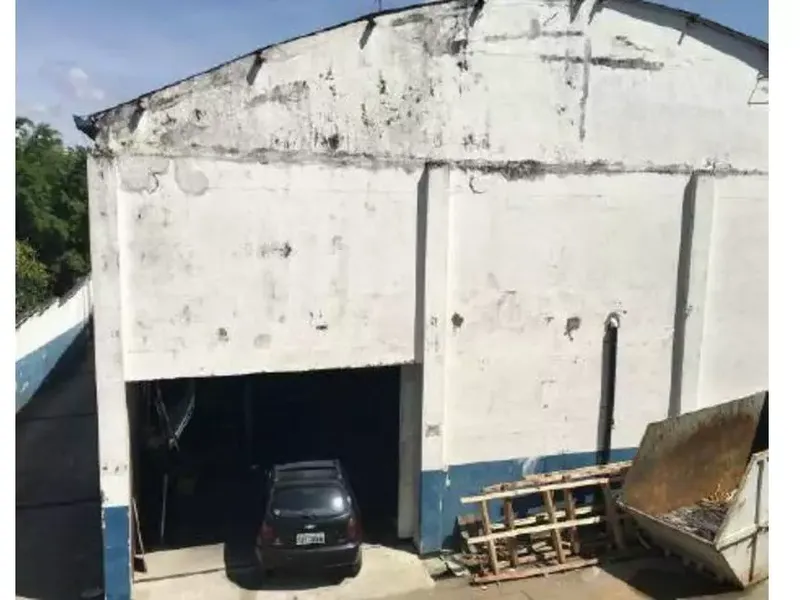 Comercial em leilão