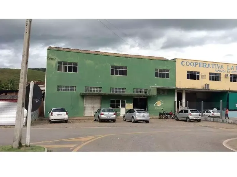 Comercial em leilão