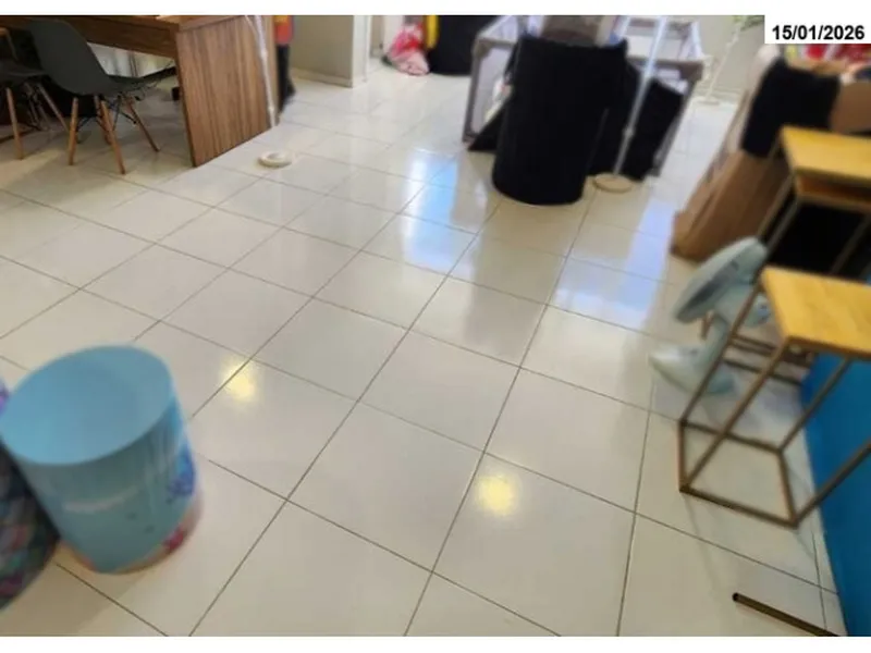 Comercial em leilão