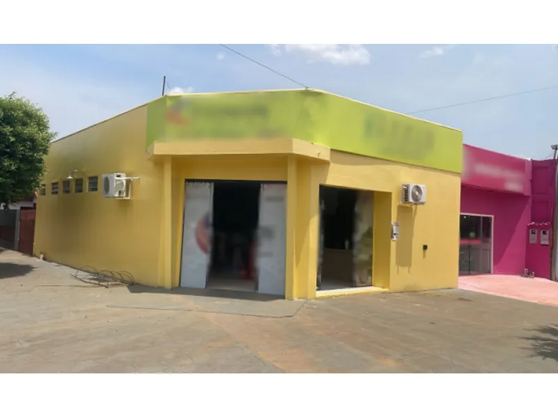 Comercial em leilão