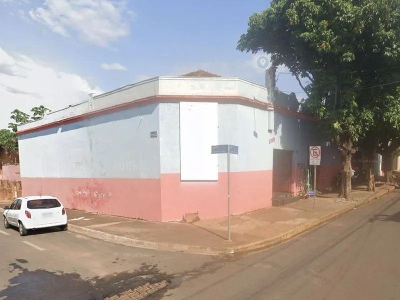 Comercial em leilão