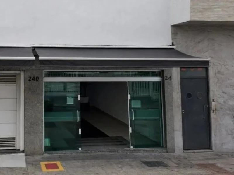 Comercial em leilão