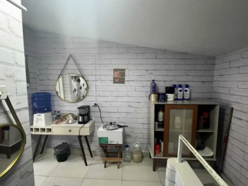 Comercial em leilão