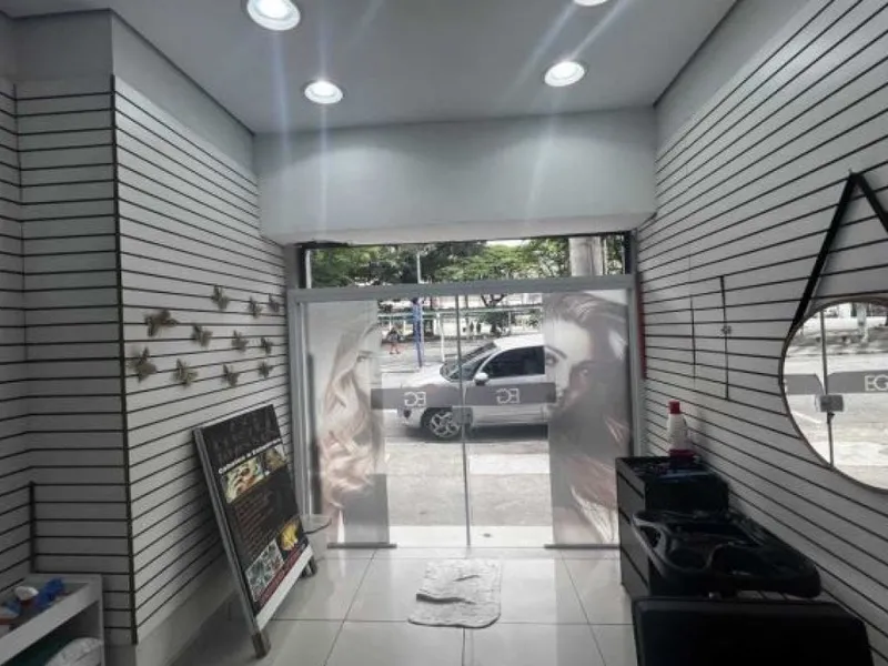 Comercial em leilão