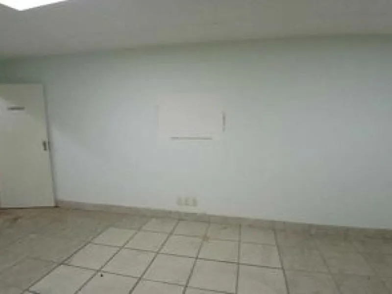 Comercial em leilão