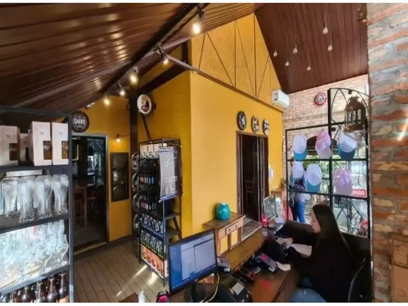 Comercial em leilão