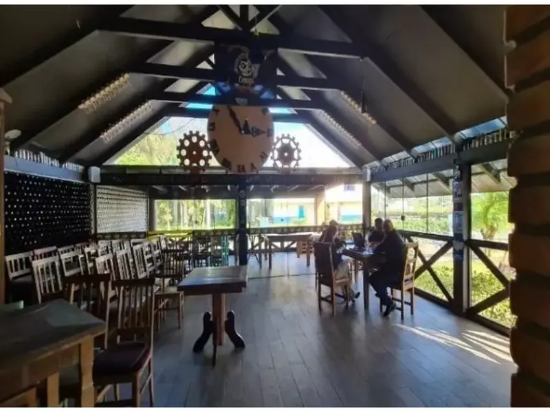 Comercial em leilão