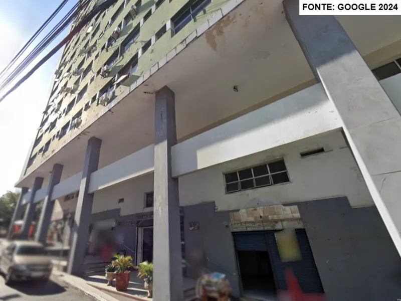 Comercial em leilão