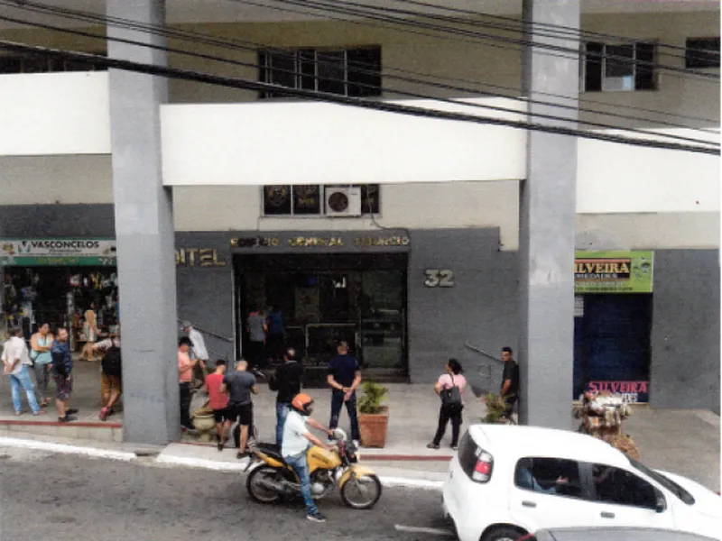 Comercial em leilão