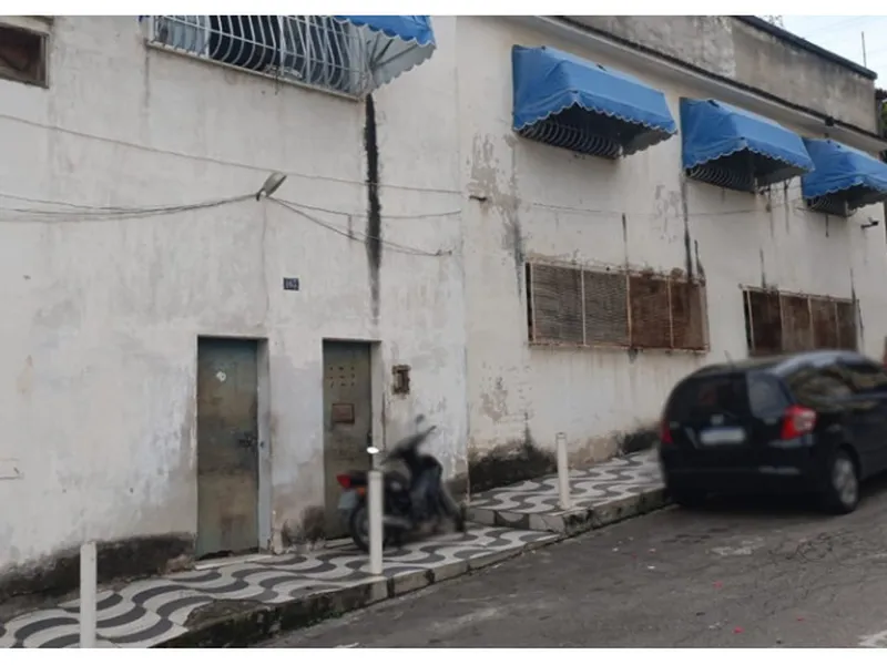 Comercial em leilão