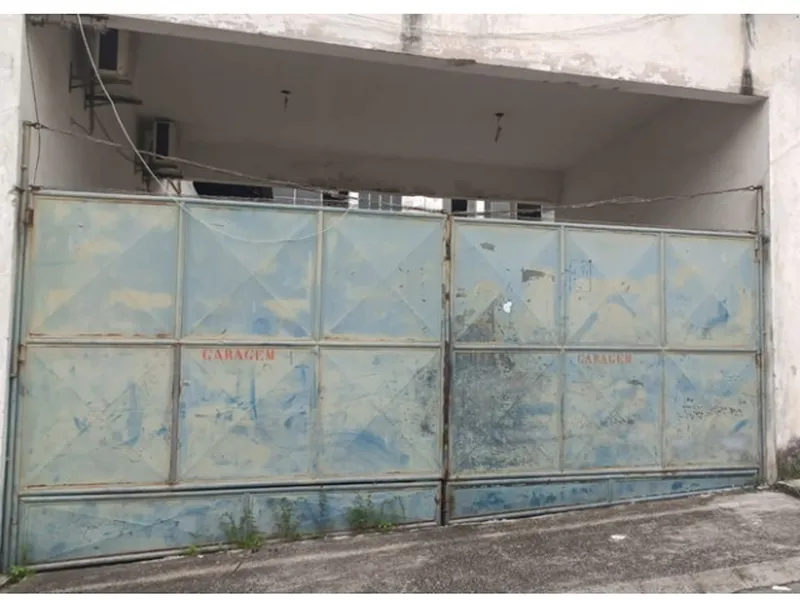 Comercial em leilão