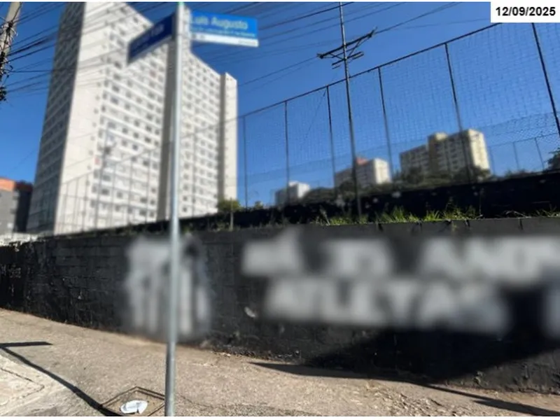 Comercial em leilão