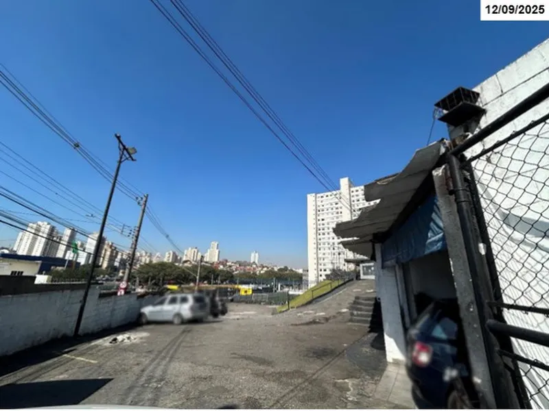 Comercial em leilão