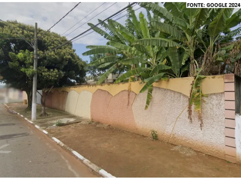 Comercial em leilão