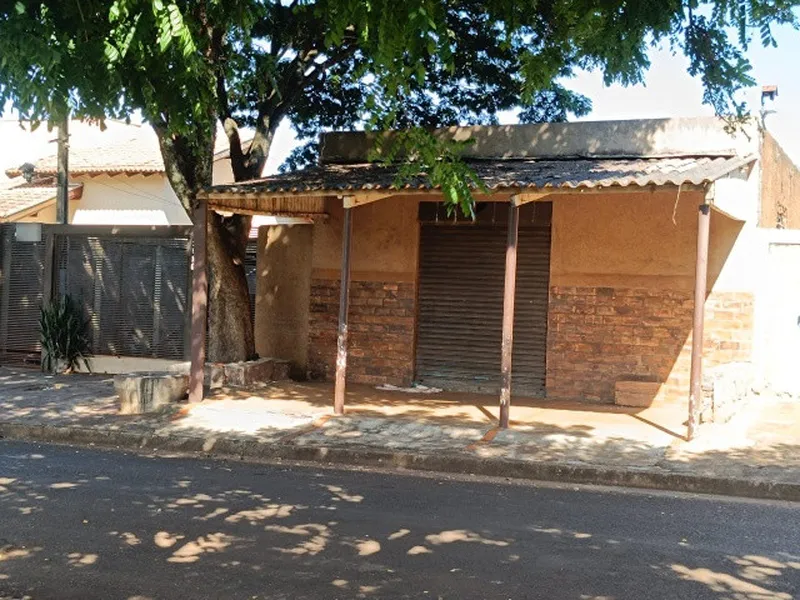 Comercial em leilão