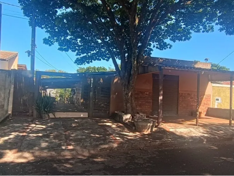 Comercial em leilão