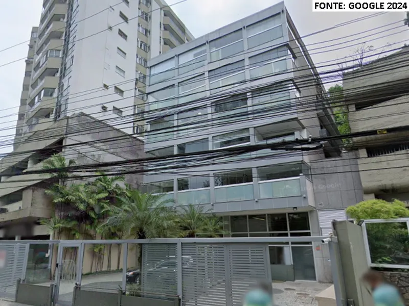 Comercial em leilão