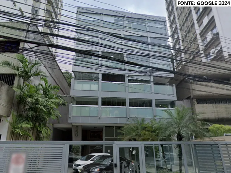 Comercial em leilão