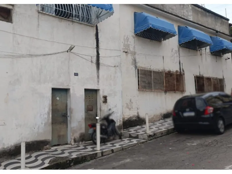 Comercial em leilão