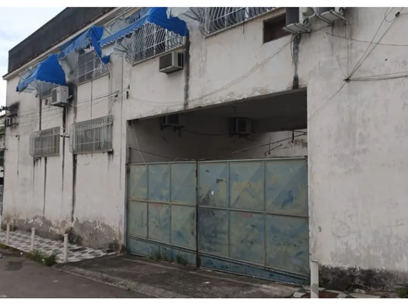 Comercial em leilão