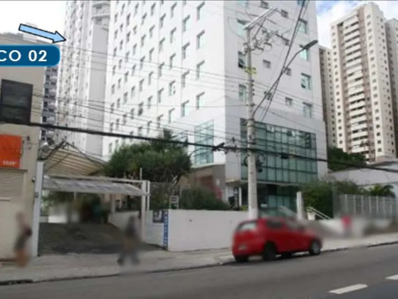 Comercial em leilão