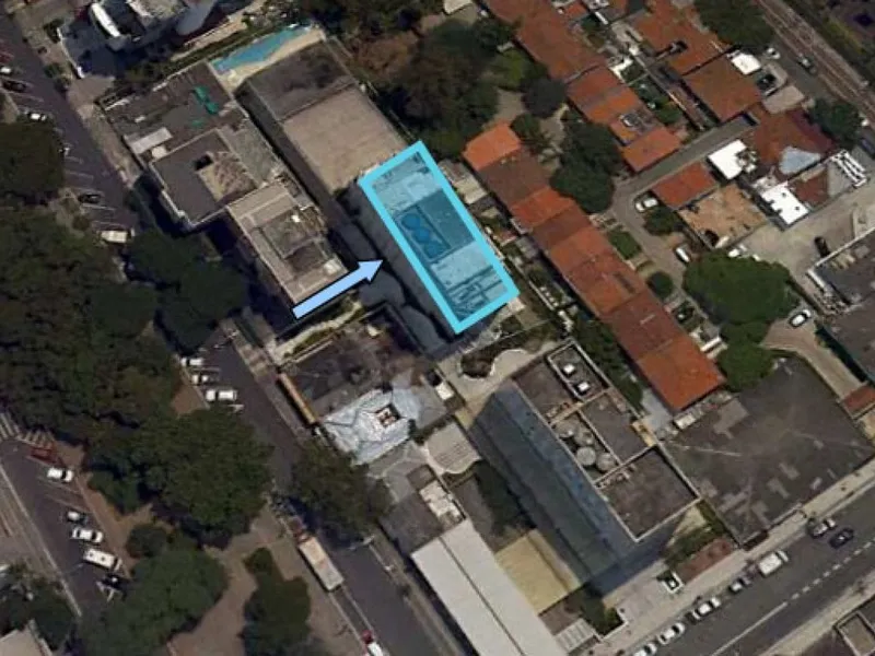 Comercial em leilão