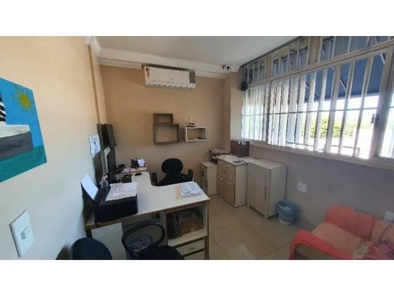 Comercial em leilão