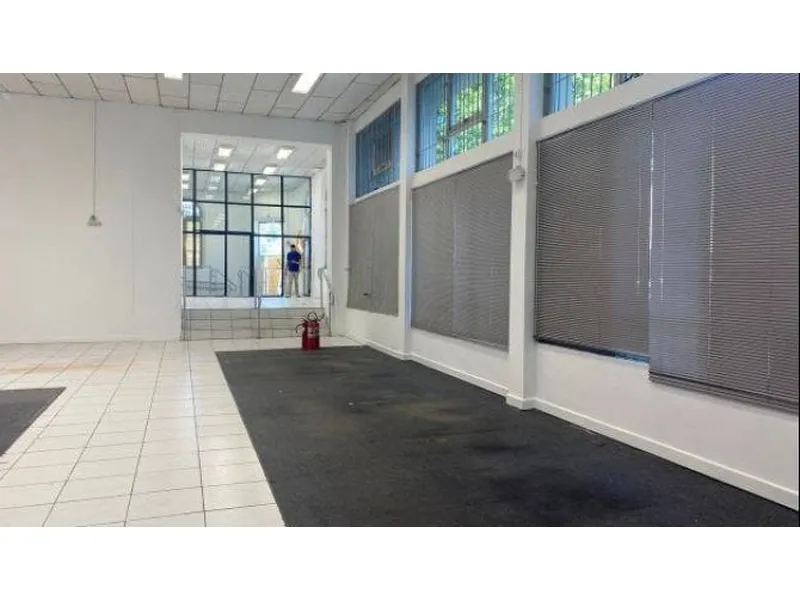 Comercial em leilão