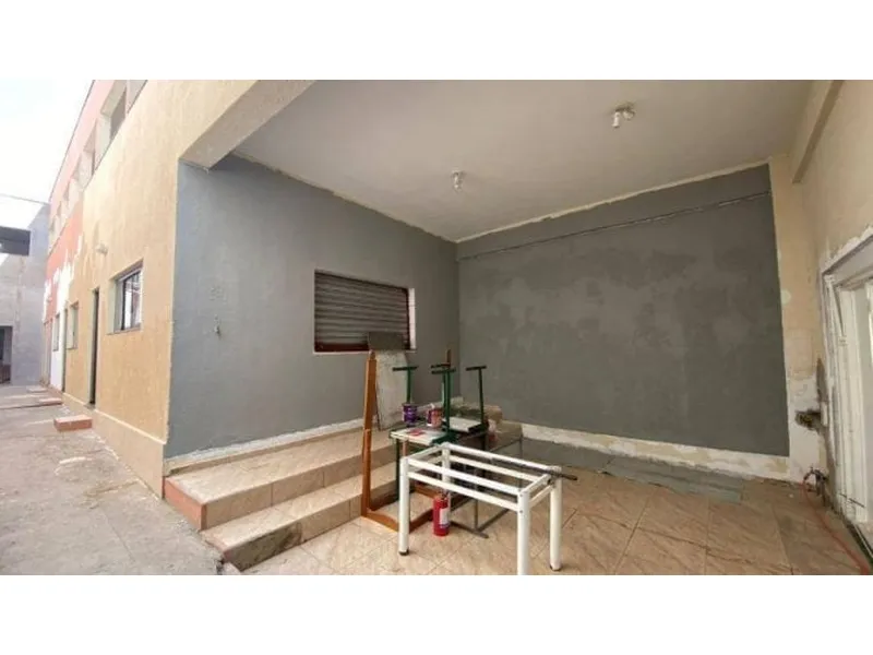 Comercial em leilão