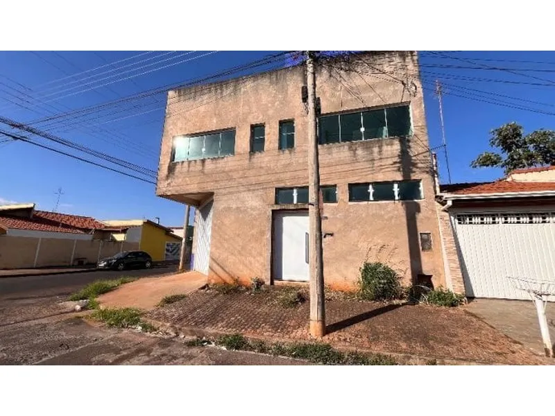 Comercial em leilão