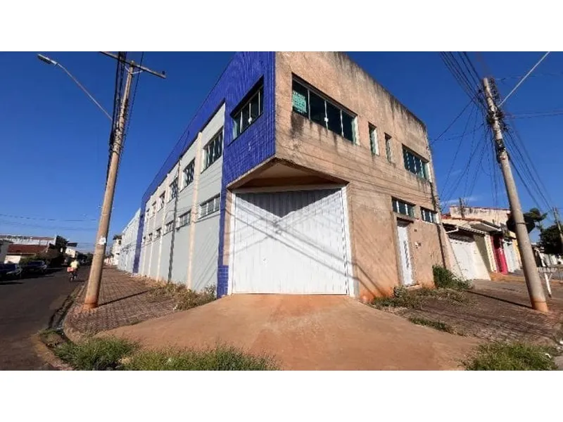 Comercial em leilão