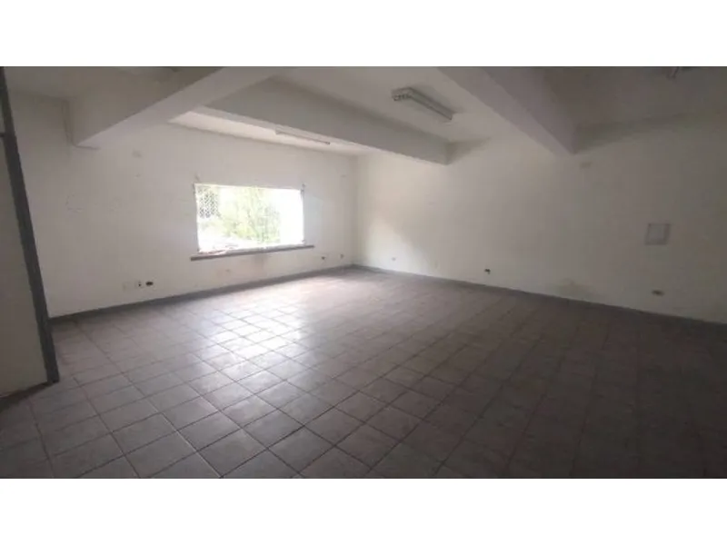 Comercial em leilão