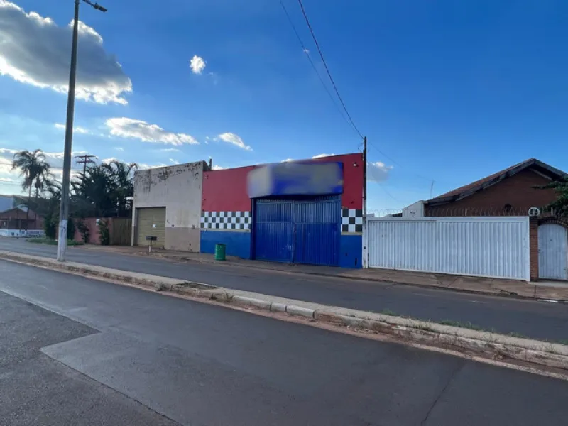 Comercial em leilão