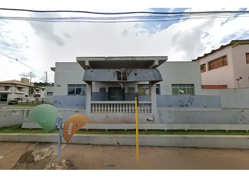 Comercial em leilão