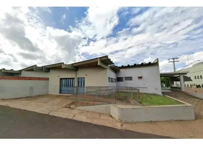 Comercial em leilão