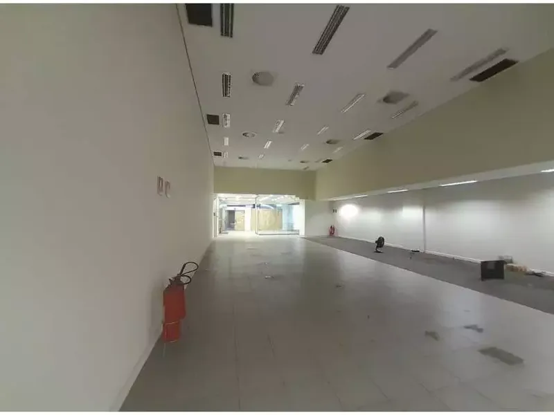 Comercial em leilão