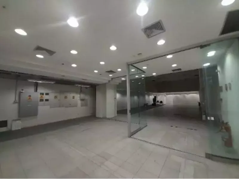 Comercial em leilão