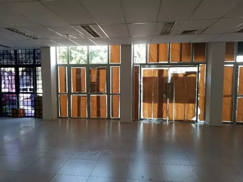 Comercial em leilão