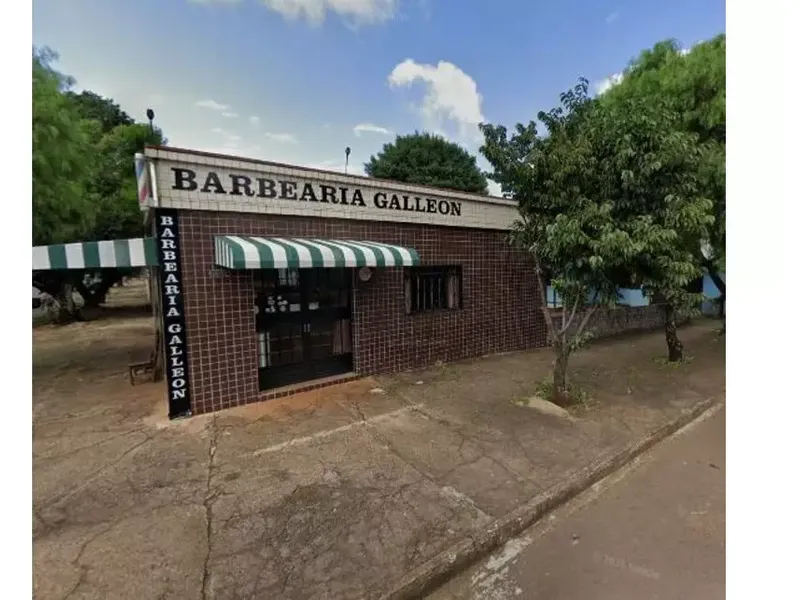 Comercial em leilão