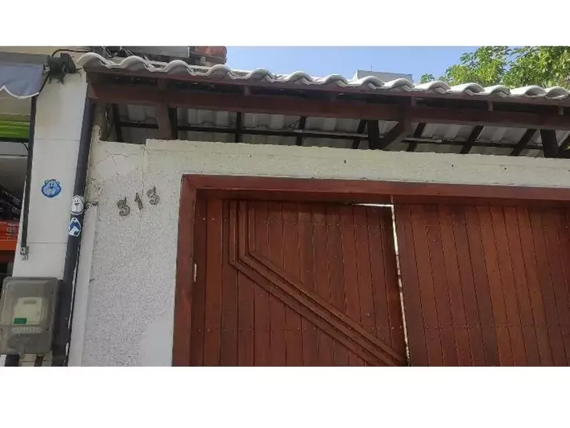 Comercial em leilão