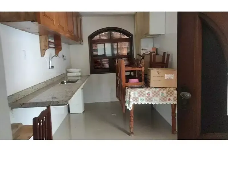 Comercial em leilão