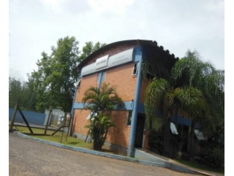 Comercial em leilão