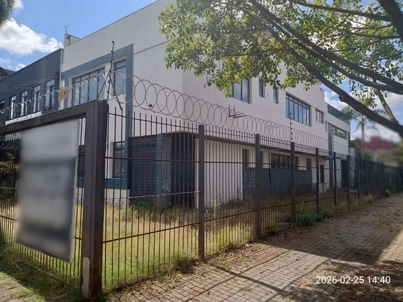 Comercial em leilão