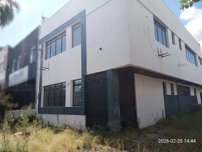 Comercial em leilão