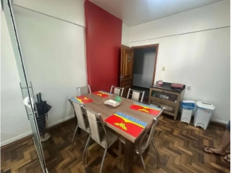 Comercial em leilão