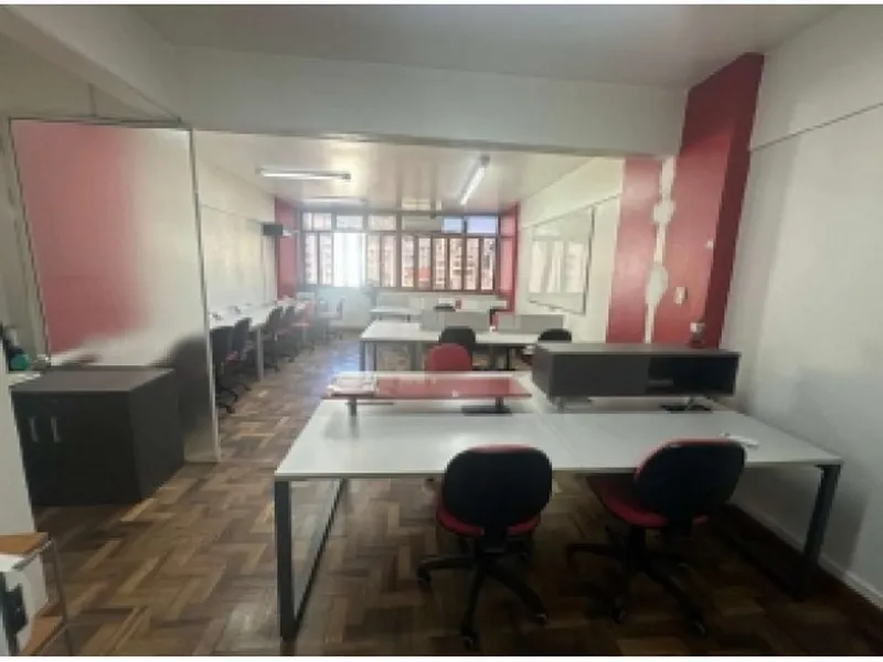 Comercial em leilão