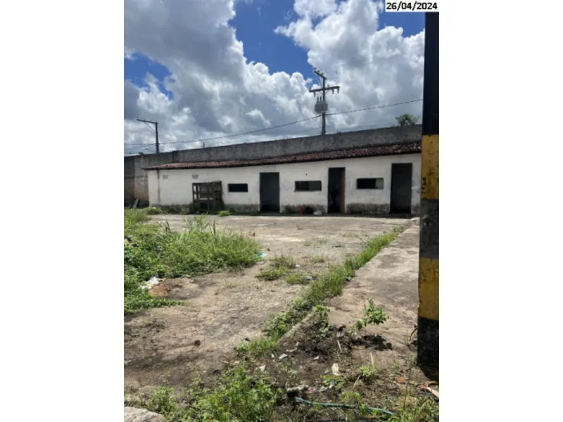 Comercial em leilão