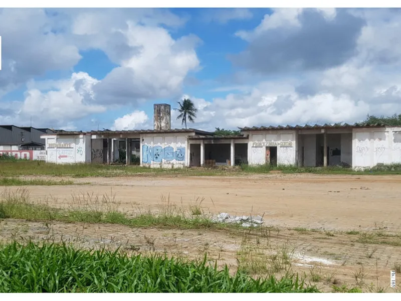 Comercial em leilão
