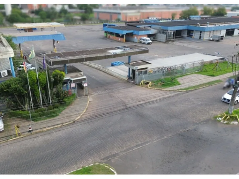 Comercial em leilão